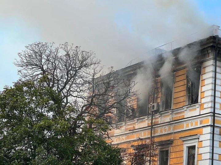 Росія вдарила у будівлю НАН України у Києві: є загиблі. Люди рятуються через вікна