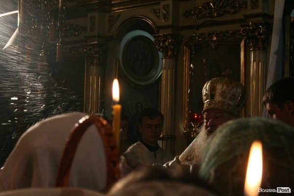 Пасхальна ніч у Луцьку: як святили паски у Покровській церкві. ФОТО