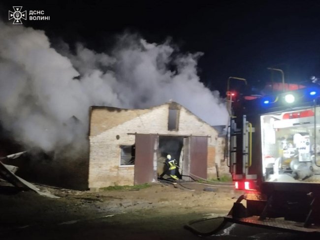 На Волині горіла ферма