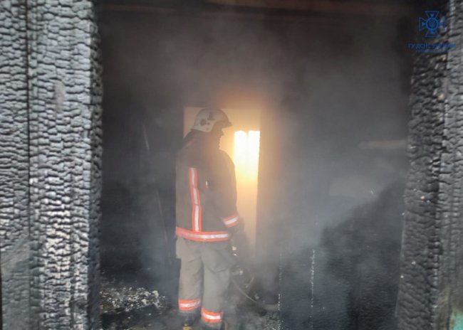 На Волині горіли два житлові будинки та гараж