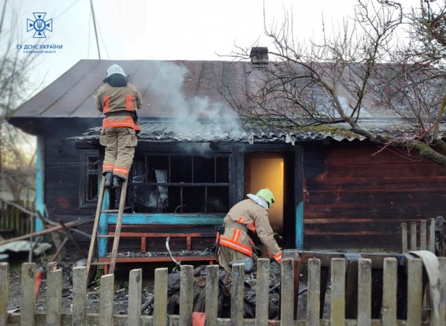 На Волині горіли два житлові будинки та гараж