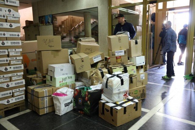 Австрійський священник привіз допомогу до Луцька, зібрану парафіянами його церкви. ФОТО