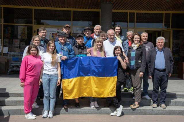 Австрійський священник привіз допомогу до Луцька, зібрану парафіянами його церкви. ФОТО