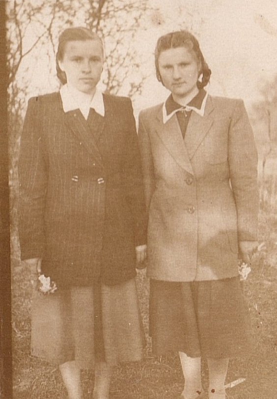 Волинянки на ретрофото часів першої половини XX століття