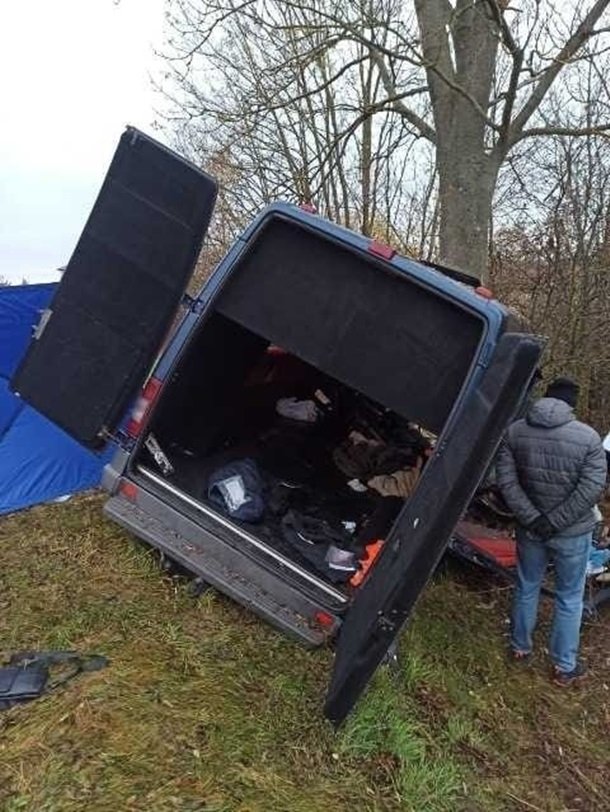 У Польщі мікроавтобус із українцями в’їхав у дерево: є загиблі