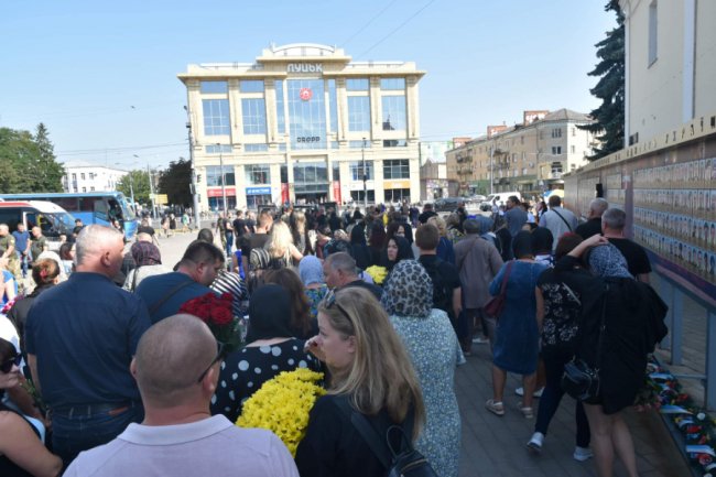 У Луцьку попрощалися із загиблим на війні Героєм Михайлом Марчуком. ФОТО