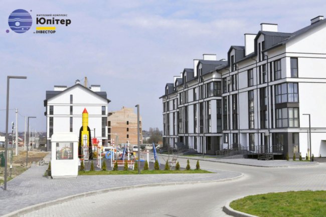 Ось так облаштували територію біля першого будинку ЖК «Юпітер»