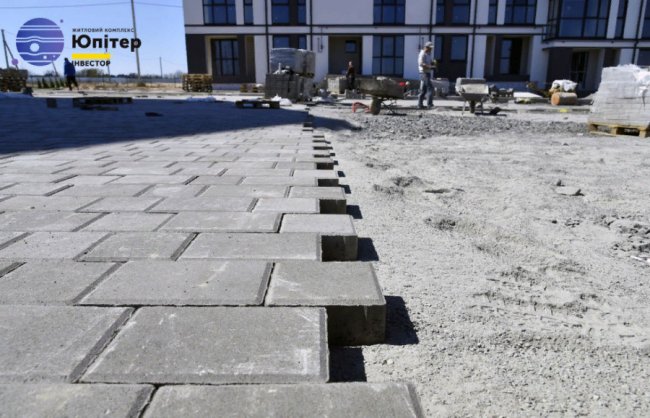 Роботи біля другого будинку