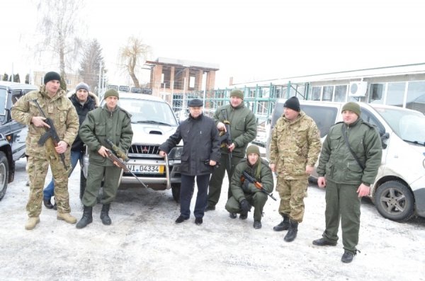 Бійцям «Правого сектору» Волині благодійники подарували позашляховика. ФОТО