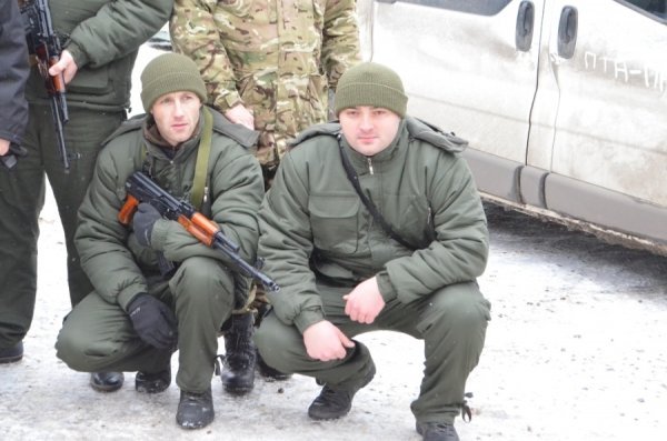 Бійцям «Правого сектору» Волині благодійники подарували позашляховика. ФОТО