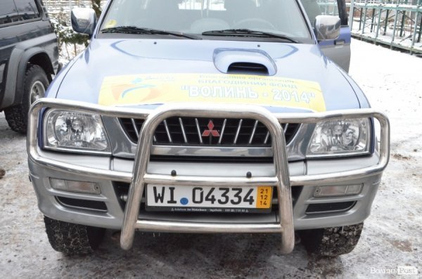 Бійцям «Правого сектору» Волині благодійники подарували позашляховика. ФОТО