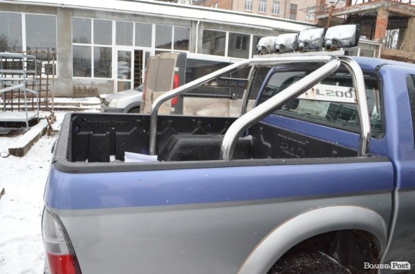 Бійцям «Правого сектору» Волині благодійники подарували позашляховика. ФОТО