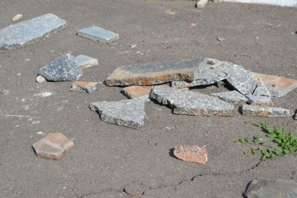 У Рівному розтрощили єврейські могили. ФОТО. ВІДЕО