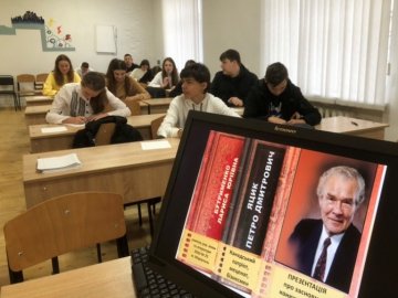 Учениця з Волині стала призеркою міжнародного конкурсу з української мови