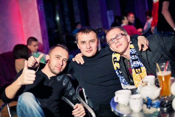 Футбол-паті в Луцьку: торт, м’яч і стриптиз. ФОТО