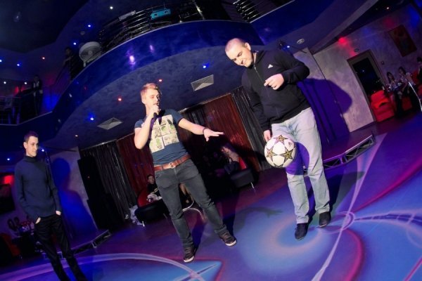 Футбол-паті в Луцьку: торт, м’яч і стриптиз. ФОТО