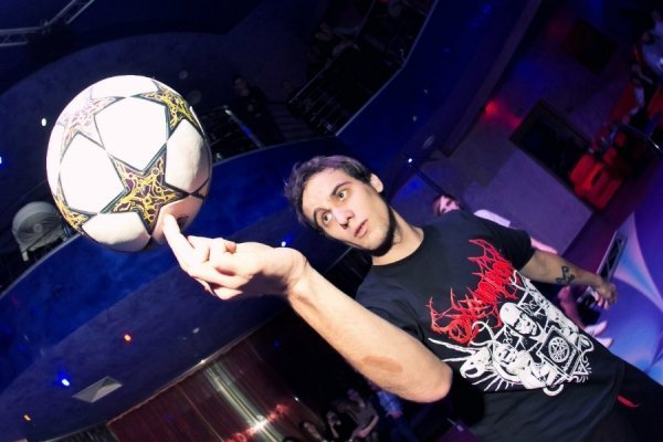 Футбол-паті в Луцьку: торт, м’яч і стриптиз. ФОТО