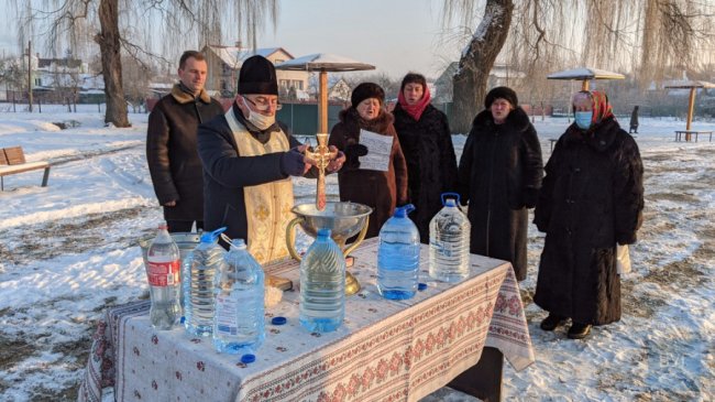 Як у Володимирі-Волинському освячували воду у річці. ФОТО