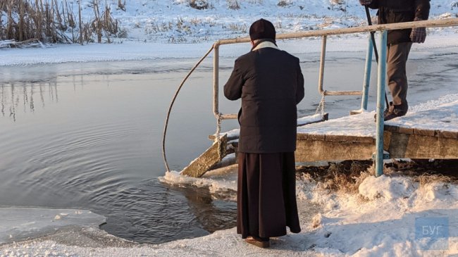 Як у Володимирі-Волинському освячували воду у річці. ФОТО