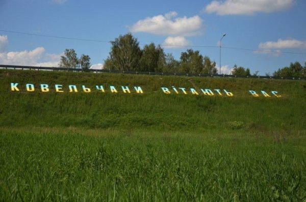 На Волині вантажівка звалилася з траси. ФОТО