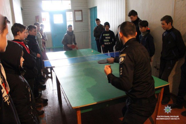 Волинські копи розповіли школярам, як протистояти булінгу. ФОТО