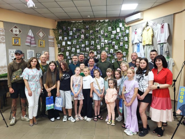 Юні художники з Волині створили портрети ветеранів. ФОТО