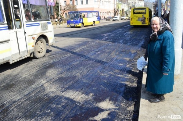 Біля луцького ЦУМу перекрили дорогу. ФОТО