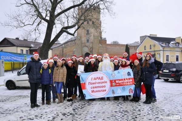 Луцьком пройшов парад помічників Святого Миколая