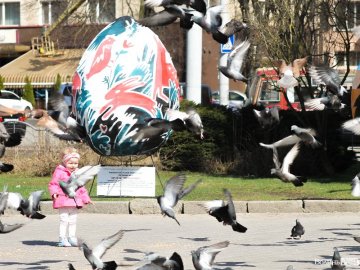 У центрі Луцька до Великодня презентували мистецькі проекти. ФОТО