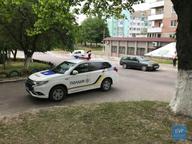 На Волині у задимленій квартирі не відчиняли двері: рятувальники діставалися через балкон