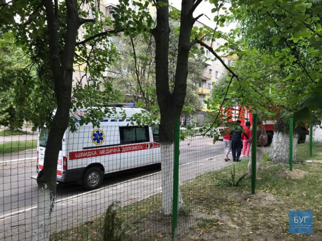 На Волині у задимленій квартирі не відчиняли двері: рятувальники діставалися через балкон