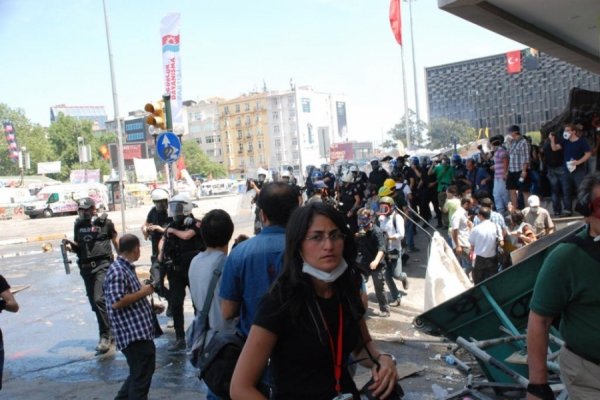 У Туреччині ‒ нові сутички між поліцією та демонстрантами. ФОТО