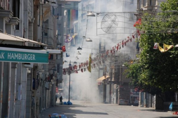 У Туреччині ‒ нові сутички між поліцією та демонстрантами. ФОТО