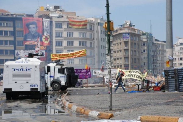 У Туреччині ‒ нові сутички між поліцією та демонстрантами. ФОТО