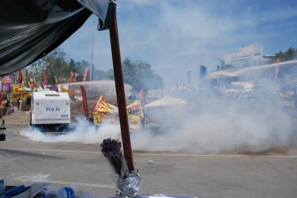 У Туреччині ‒ нові сутички між поліцією та демонстрантами. ФОТО