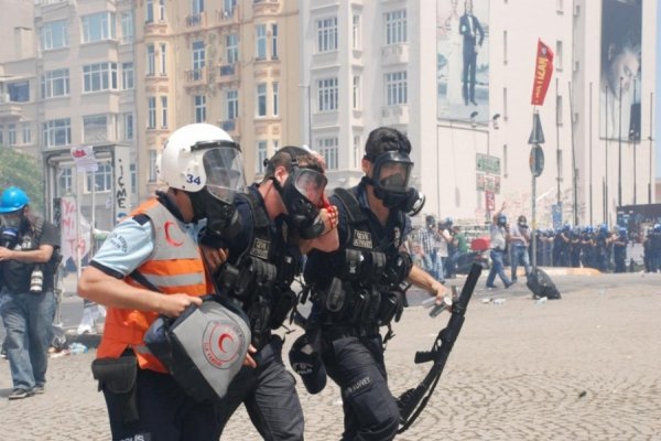 У Туреччині ‒ нові сутички між поліцією та демонстрантами. ФОТО