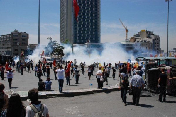У Туреччині ‒ нові сутички між поліцією та демонстрантами. ФОТО