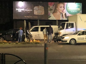 У Луцьку на Карпенка-Карого зіткнулись легковик та вантажний автомобіль. ФОТО