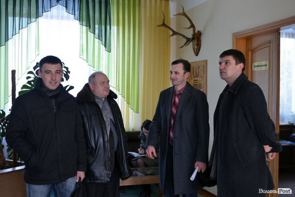 У Луцьку пікетували головного лісника Волині. ФОТО