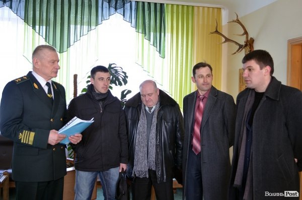 У Луцьку пікетували головного лісника Волині. ФОТО