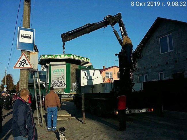 У Луцьку знесли  незаконні торгові кіоски і гаражі