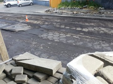 У Луцьку під час ремонту дороги виявили унікальну «трилінку»