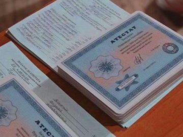 Повідомили, коли випускникам луцьких шкіл вручатимуть свідоцтва про здобуття освіти