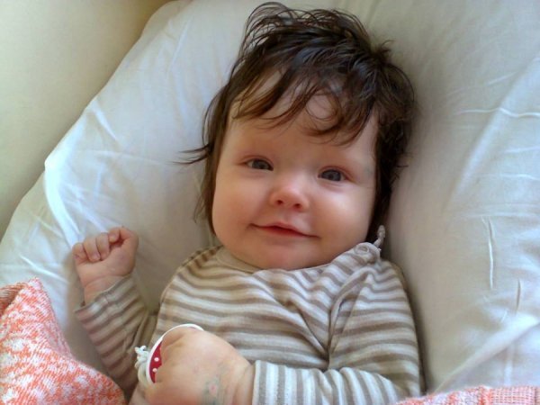 У Луцьку художниця хоче мистецтвом врятувати хвору дитину. ФОТО