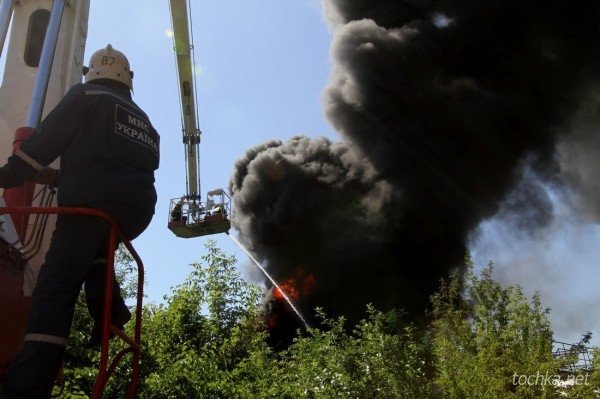 Масштабна пожежа на Донеччині: дим видно за 30 кілометрів. ФОТО