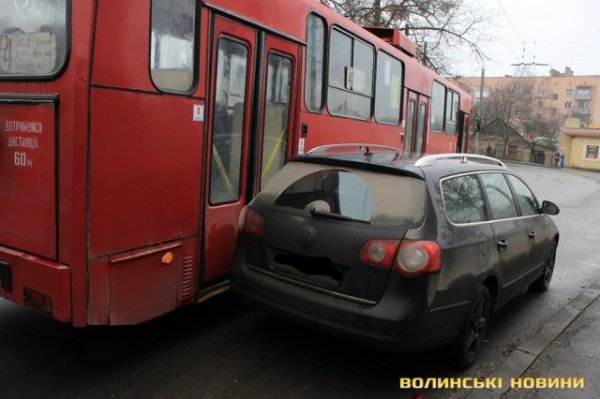 У центрі Луцька - великий затор. ФОТО