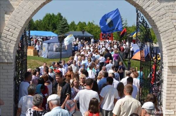 Політика, молитва і шашлик: під Берестечком вшановували річницю битви. ФОТО