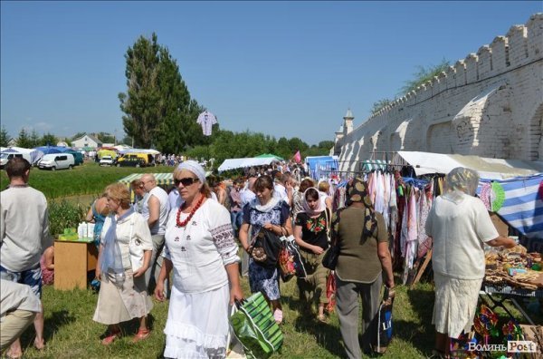 Політика, молитва і шашлик: під Берестечком вшановували річницю битви. ФОТО