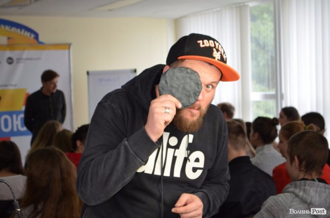 Пластилін, поп-корн та ЗавтраMan: як у Луцьку «продавали» громадські організації