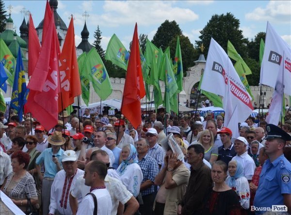 Політика, молитва і шашлик: під Берестечком вшановували річницю битви. ФОТО